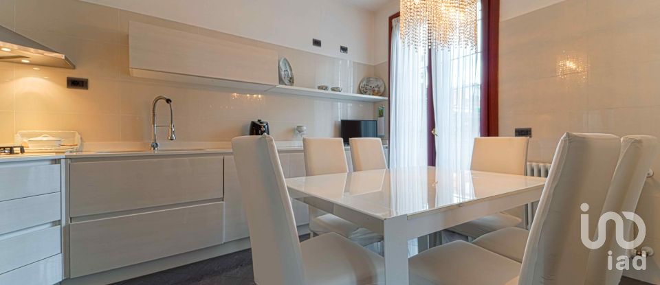 Four-room apartment of 184 m² in Paderno Dugnano (20037)