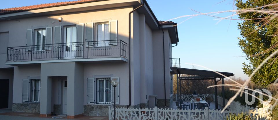 Casa indipendente / Villa 8 locali di 428 m² in Asti (14020)