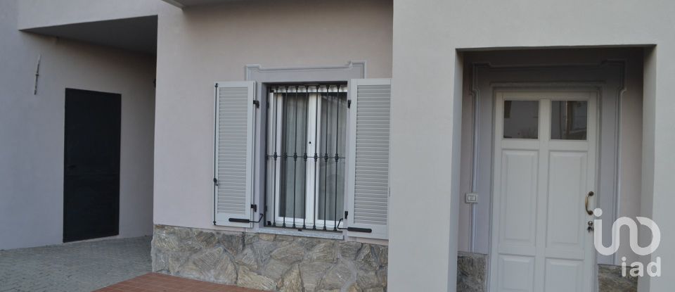 Casa indipendente / Villa 8 locali di 428 m² in Asti (14020)
