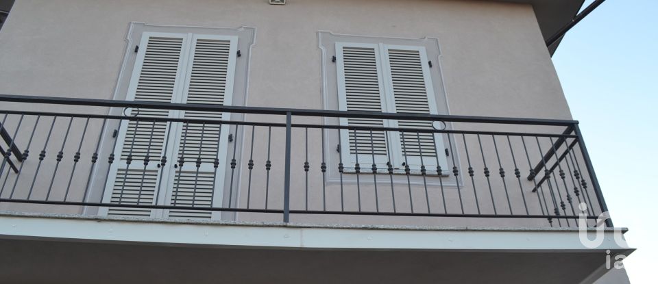 Casa 8 locali di 428 m² in Asti (14020)