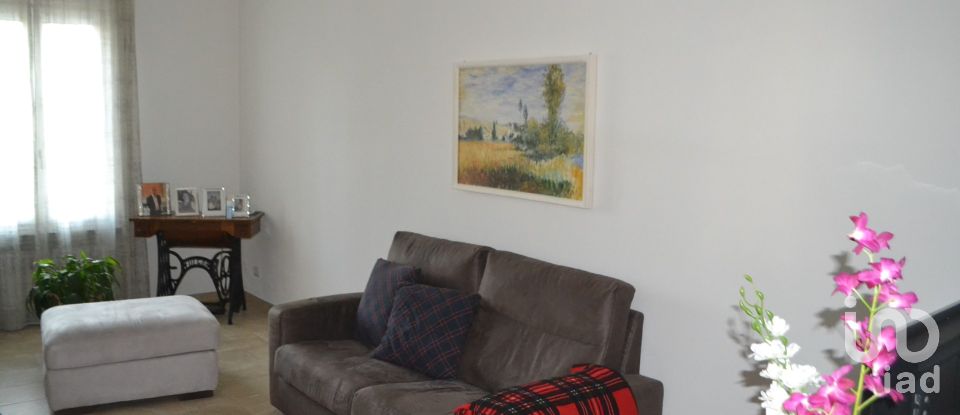 Casa indipendente / Villa 8 locali di 428 m² in Asti (14020)