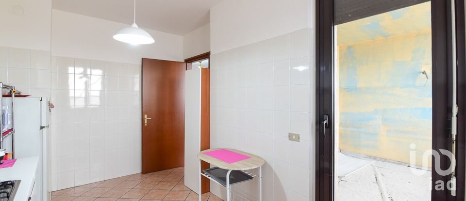 Appartamento 6 locali di 93 m² a Saronno (21047)
