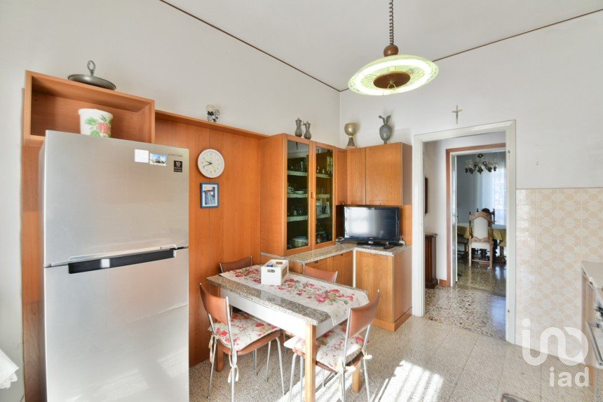Two-room apartment of 77 m² in Giussano (20833)