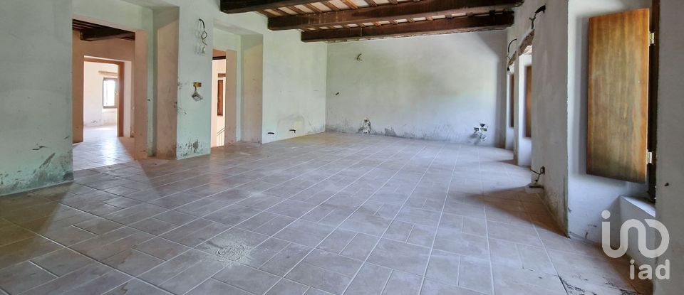 Country house 23 rooms of 400 m² in Falerone (63837)