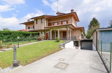 Villa Bifamiliare 3 locali di 152 m² in Seveso (20822)