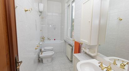 Apartment 5 rooms of 82 m² in Genova (16127)