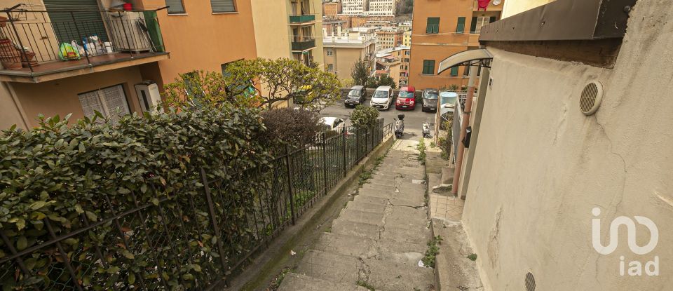 Four-room apartment of 70 m² in Genova (16139)