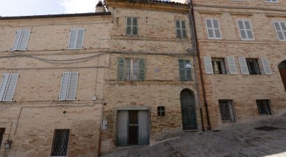 Casa di paese 6 locali di 204 m² in Fermo (63900)
