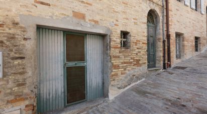 Village house 6 rooms of 204 m² in Fermo (63900)