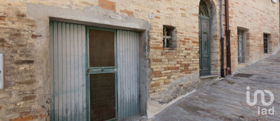 Village house 6 rooms of 204 m² in Fermo (63900)