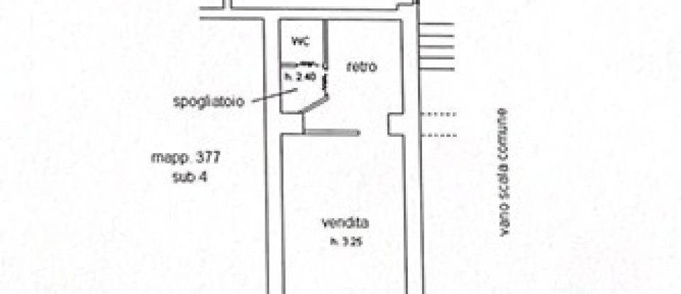 Shop / premises commercial of 28 m² in Savona (17100)