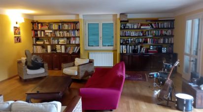 Casa indipendente 11 locali di 300 m² in Sassari (07040)