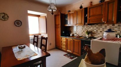 Casa indipendente 9 locali di 200 m² in San Pio delle Camere (67020)