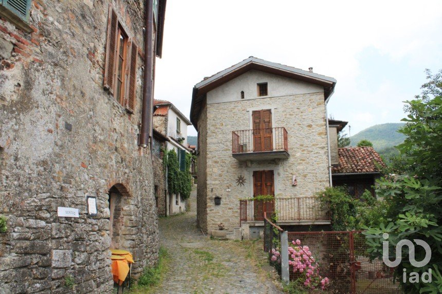 Casa indipendente / Villa 5 locali di 185 m² in Mombaldone (14050)