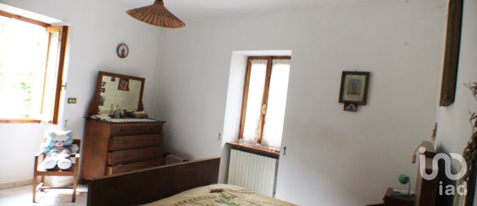 House 5 rooms of 185 m² in Mombaldone (14050)