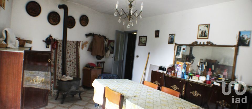 Casa indipendente / Villa 5 locali di 185 m² in Mombaldone (14050)