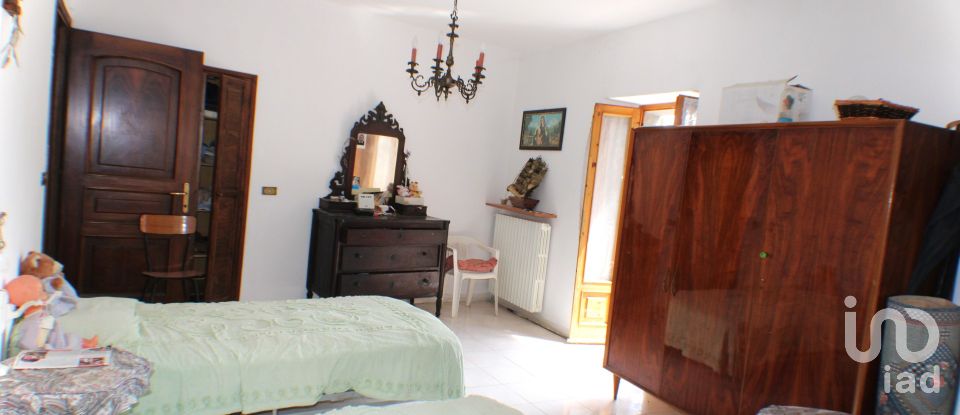 Casa indipendente / Villa 5 locali di 185 m² in Mombaldone (14050)