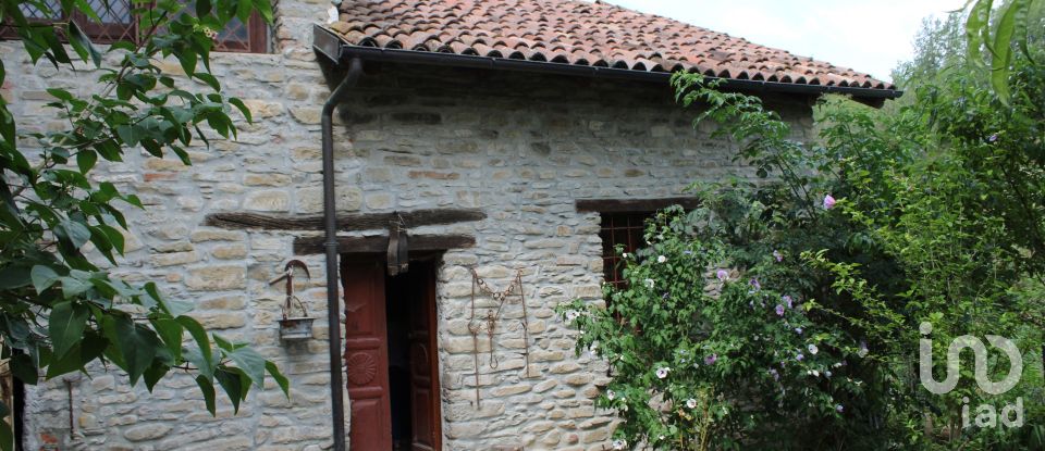 Casa indipendente / Villa 5 locali di 185 m² in Mombaldone (14050)