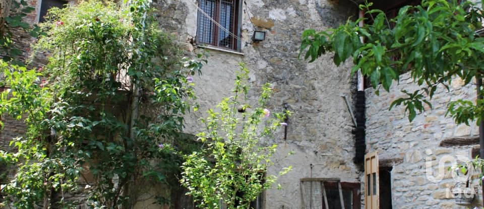 Casa indipendente / Villa 5 locali di 185 m² in Mombaldone (14050)