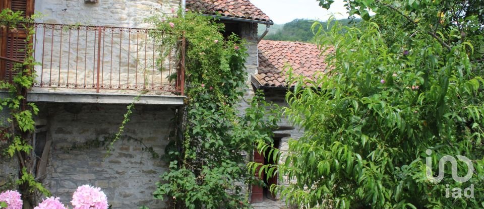 Casa indipendente / Villa 5 locali di 185 m² in Mombaldone (14050)