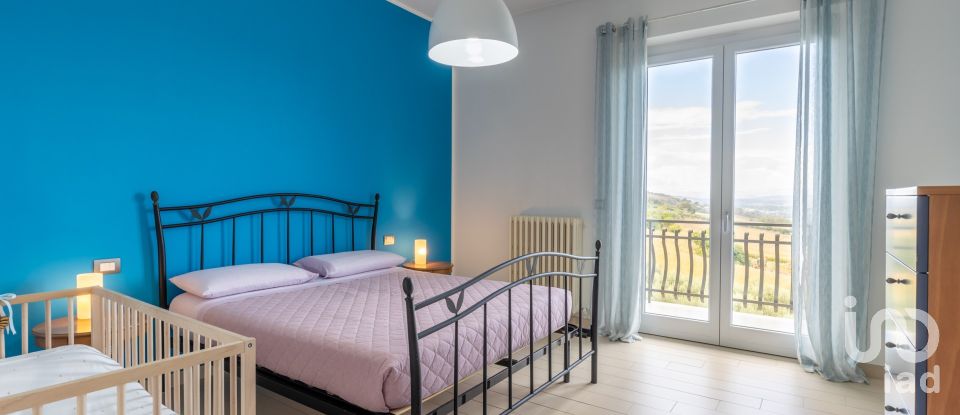 Apartment 5 rooms of 216 m² in Montegranaro (63812)