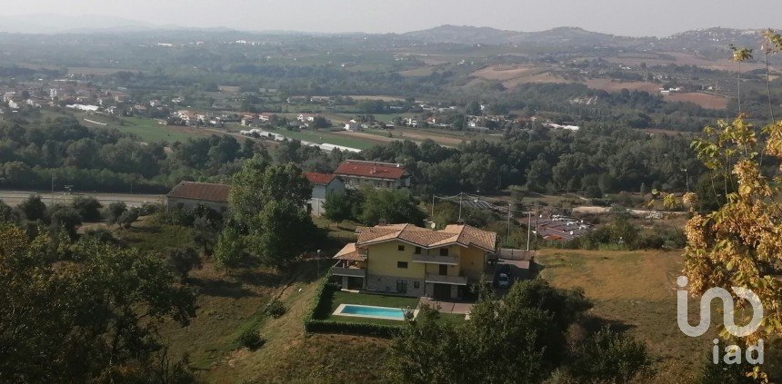 Casa indipendente 19 locali di 540 m² in Cappelle sul Tavo (65010)