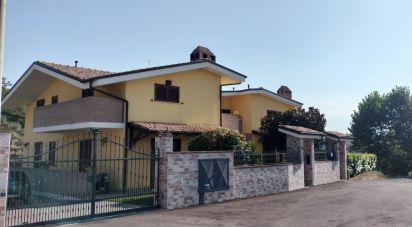 Casa indipendente 19 locali di 540 m² in Cappelle sul Tavo (65010)