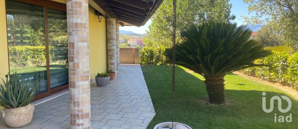 Casa indipendente 19 locali di 540 m² in Cappelle sul Tavo (65010)