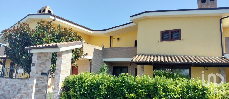 Casa indipendente 19 locali di 540 m² in Cappelle sul Tavo (65010)