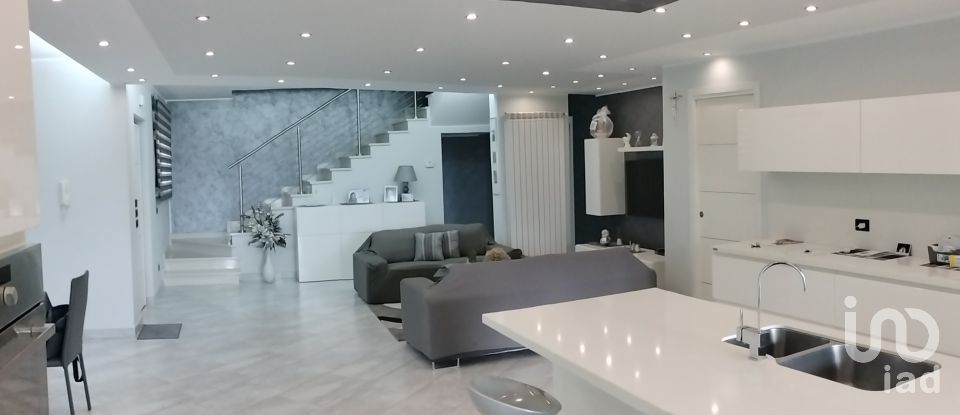 Casa indipendente 19 locali di 540 m² in Cappelle sul Tavo (65010)
