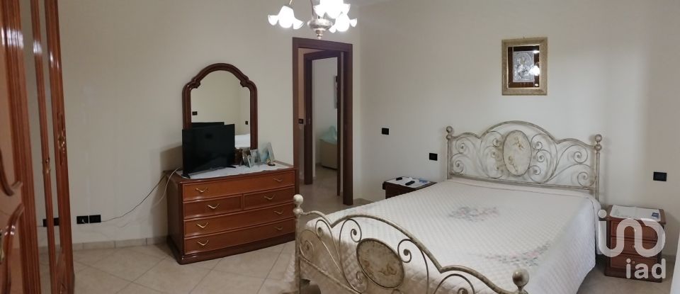 Casa indipendente 19 locali di 540 m² in Cappelle sul Tavo (65010)