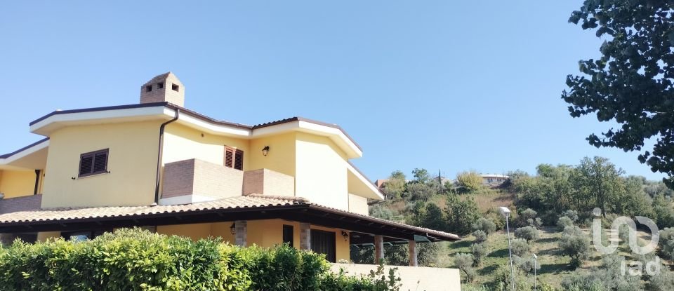Casa indipendente 19 locali di 540 m² in Cappelle sul Tavo (65010)