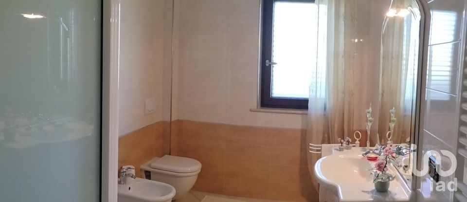 Casa indipendente 19 locali di 540 m² in Cappelle sul Tavo (65010)
