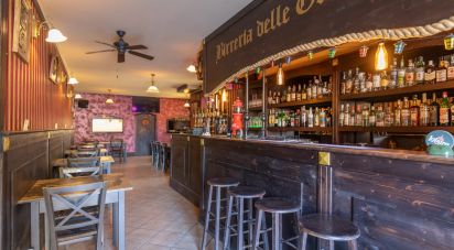 Negozio / locale commerciale di 196 m² in Loreto (60025)