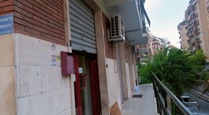 Negozio / locale commerciale di 70 m² in Roma (00146)