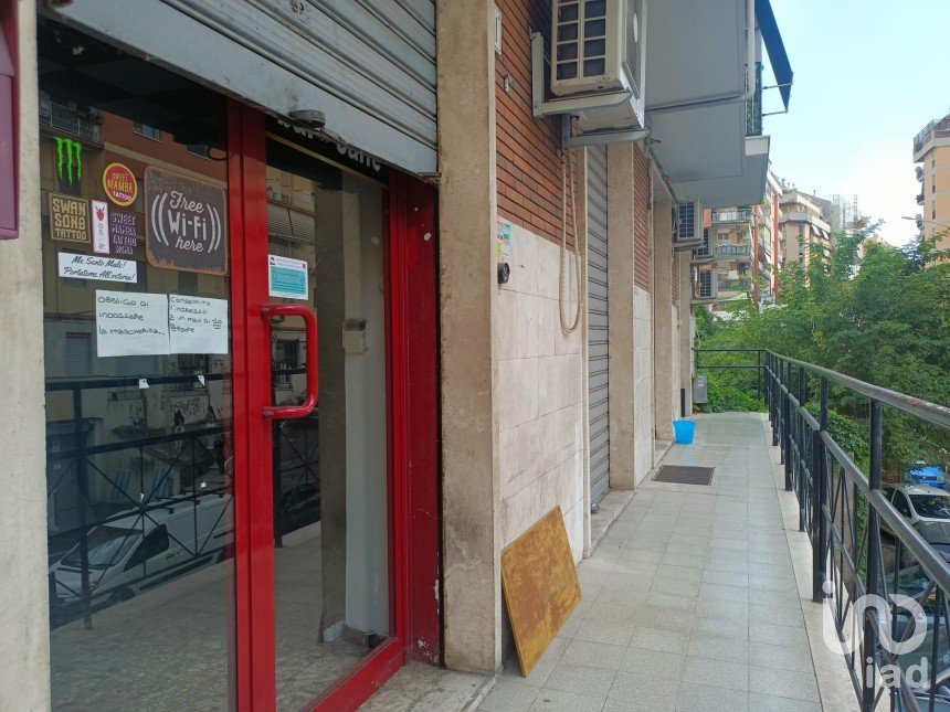 Negozio / locale commerciale di 70 m² in Roma (00146)