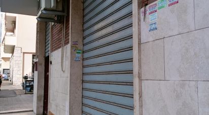 Negozio / locale commerciale di 70 m² in Roma (00146)