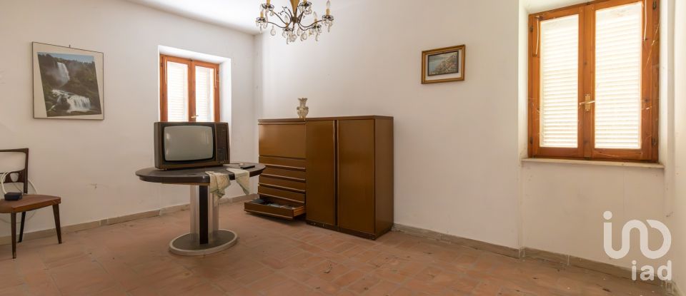 Town house 8 rooms of 250 m² in Matelica (62024)