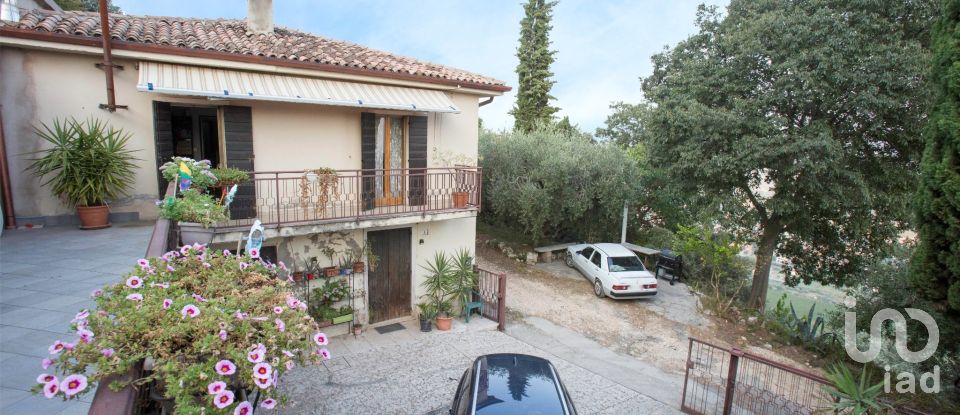 Casa 9 locali di 360 m² in Verona (37125)
