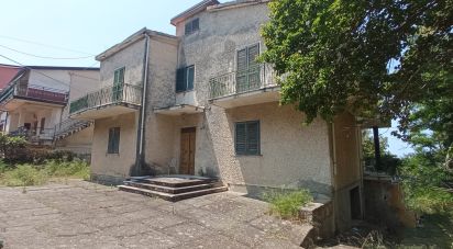 Townhouse 11 rooms of 298 m² in San Lucido (87038)