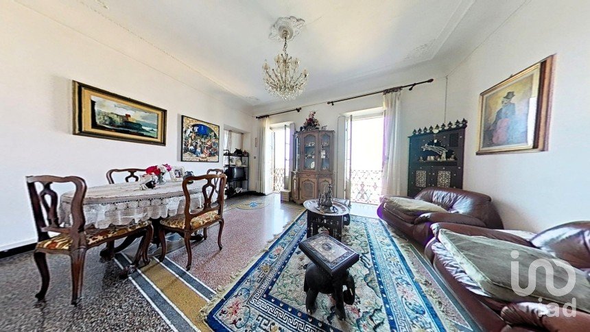 Appartamento 10 locali di 215 m² a Genova (16123)