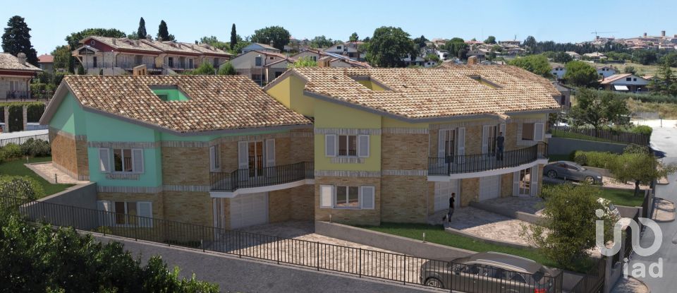 Villa a schiera 8 locali di 265 m² in Recanati (62019)
