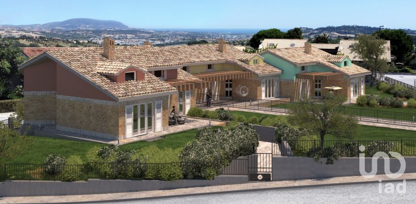 Villa a schiera 8 locali di 270 m² in Recanati (62019)