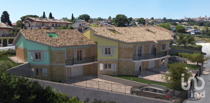 Villa a schiera 8 locali di 270 m² in Recanati (62019)