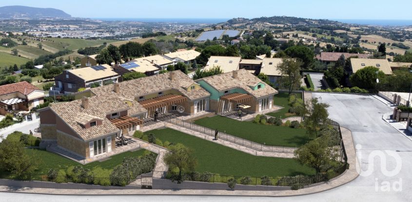 Villa a schiera 8 locali di 270 m² in Recanati (62019)