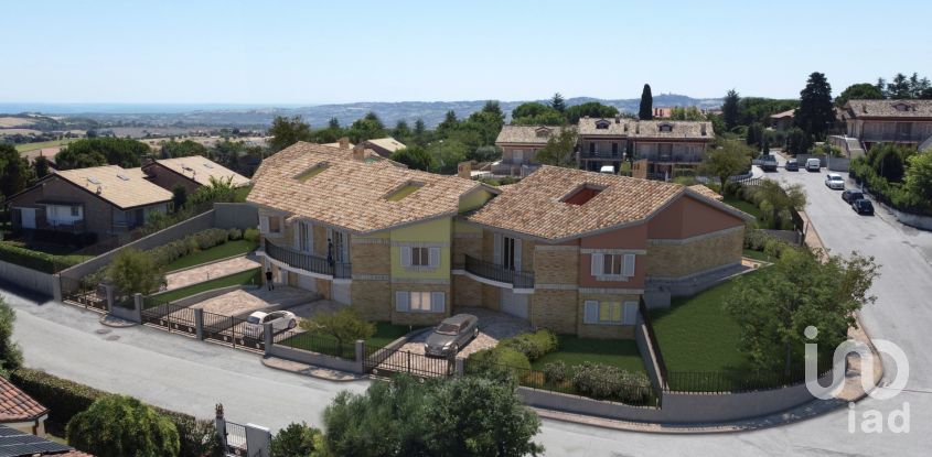 Villa a schiera 8 locali di 270 m² in Recanati (62019)