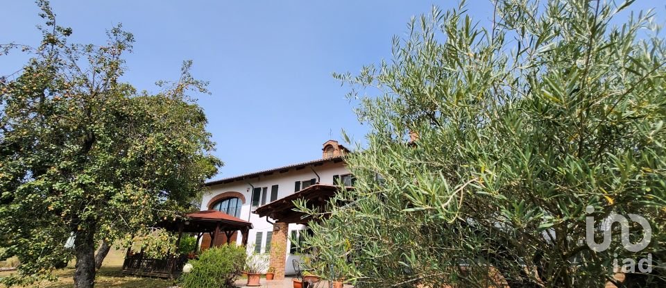 Hotel-restaurant of 844 m² in San Salvatore Monferrato (15046)