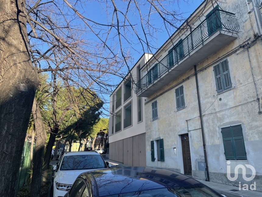 Two-room apartment of 60 m² in Sanremo (18038)
