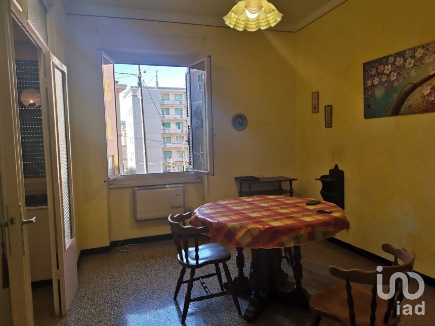 Three-room apartment of 72 m² in Genova (16159)