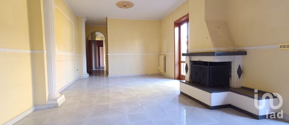 Three-room apartment of 90 m² in Qualiano (80019)